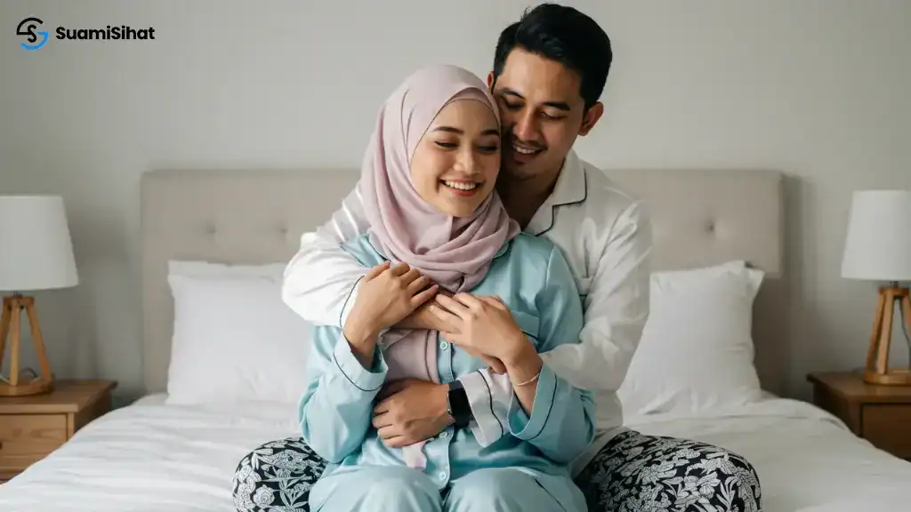 Suami -peluk -dan -usap -lembut -isteri -atas -katil -penuh- romantik - menunjukkan- kesuburan-normal