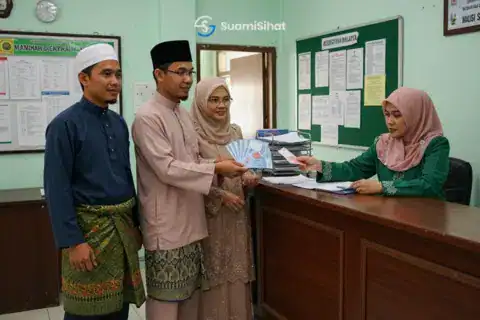 Pasangan-membayar-kos-urusan-nikah-thailand
