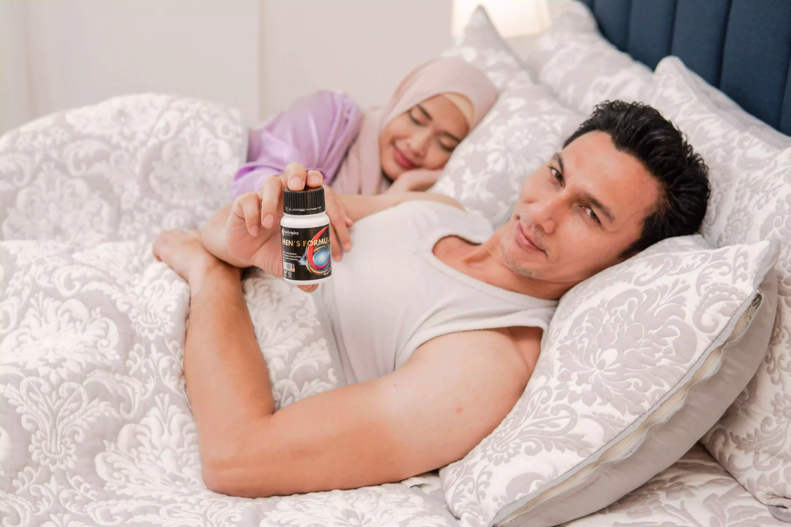 Isteri-tidur-lena-selepas-suami-berjaya-belai-titik-rangsang-isteri